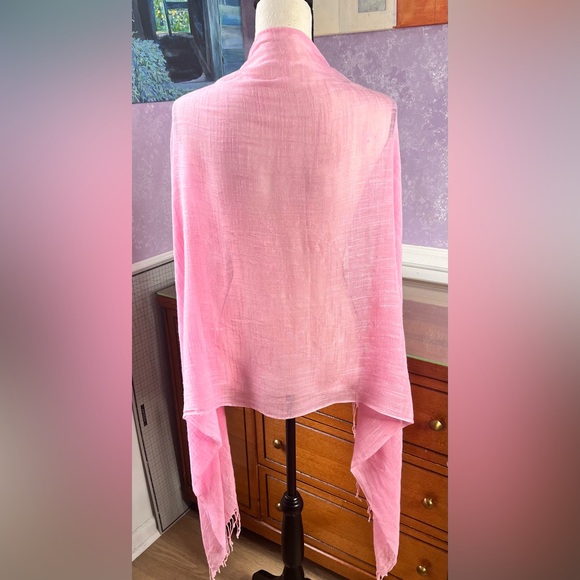 💯 % Linen Baby Pink Shawl With Playful Tassels - Picture 5 of 12